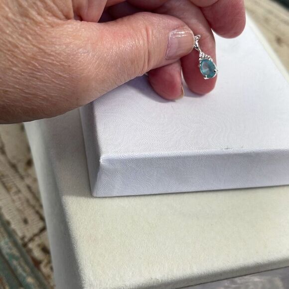 Sterling silver with light blue quartz. Sterling silver setting and chain. - Picture 3 of 8